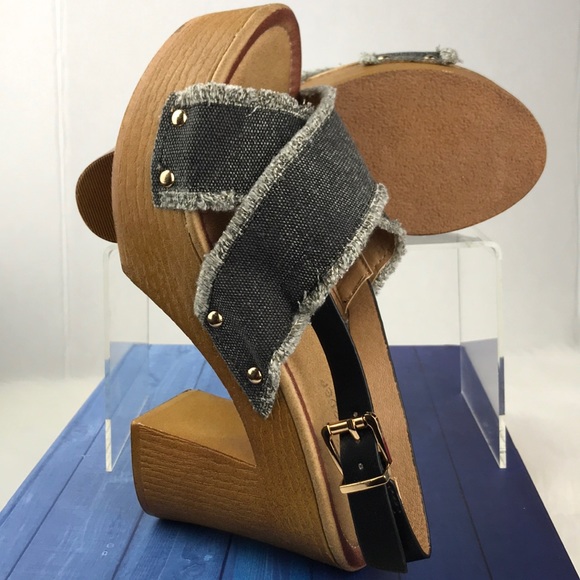 Retro Platform Heels - Picture 2 of 7